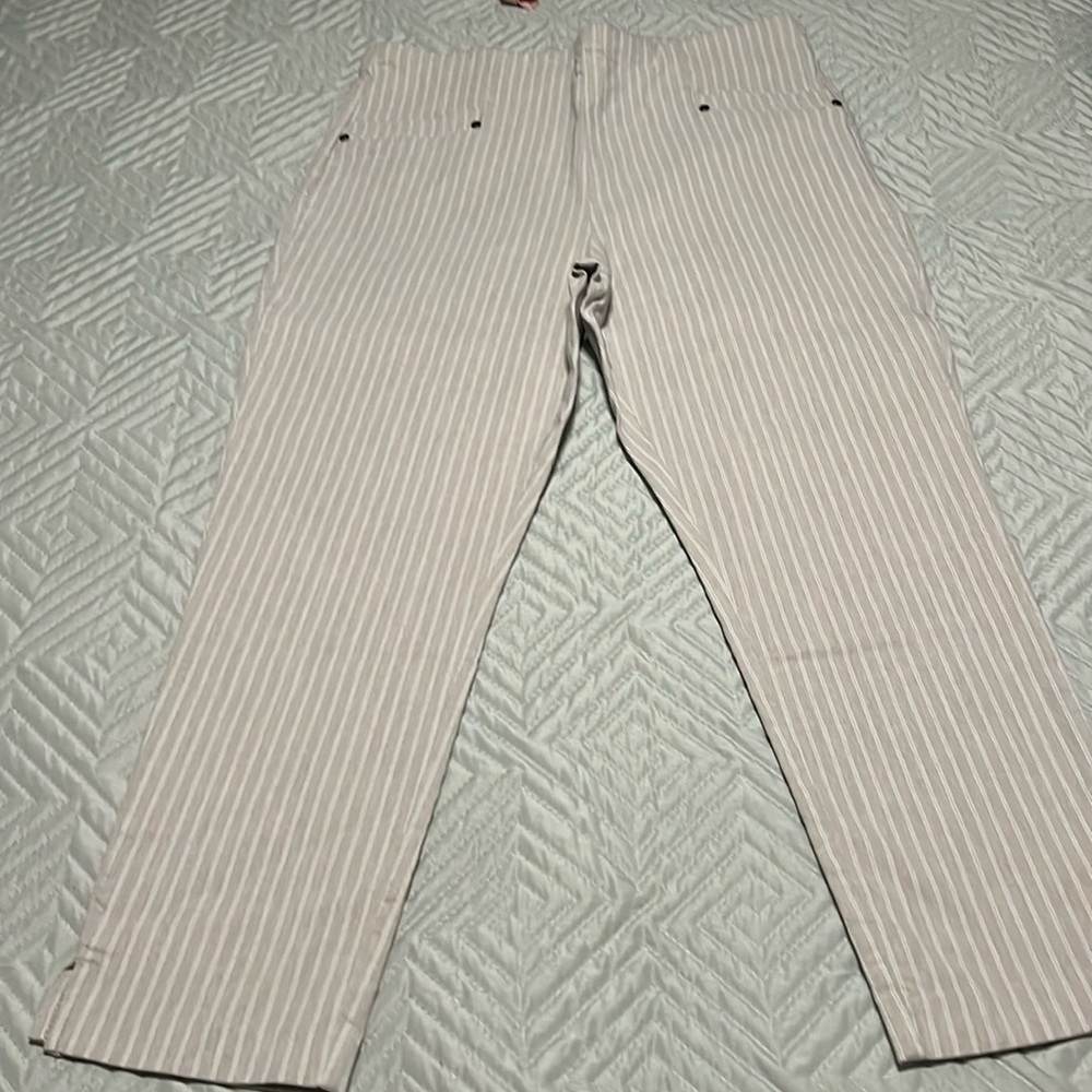 Maurices size Large capris.  Dressy slip on waist line. 23” inseam and taylored
